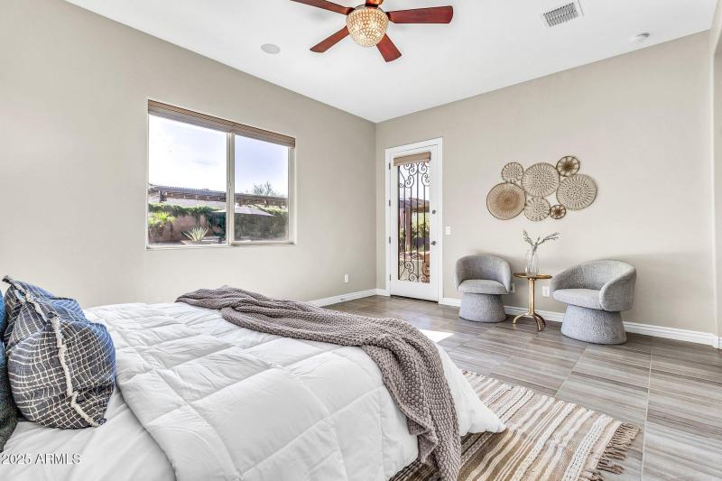 2827 E Bellerive Dr2-22