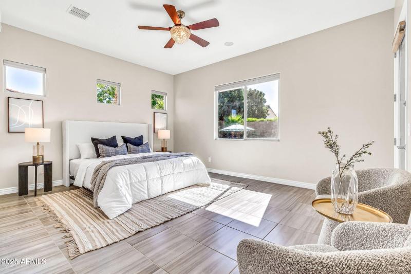 2827 E Bellerive Dr2-24