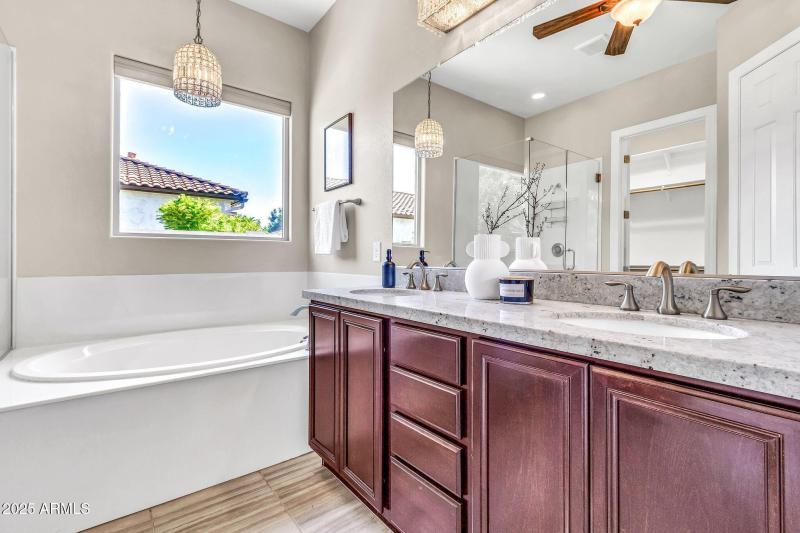 2827 E Bellerive Dr2-27