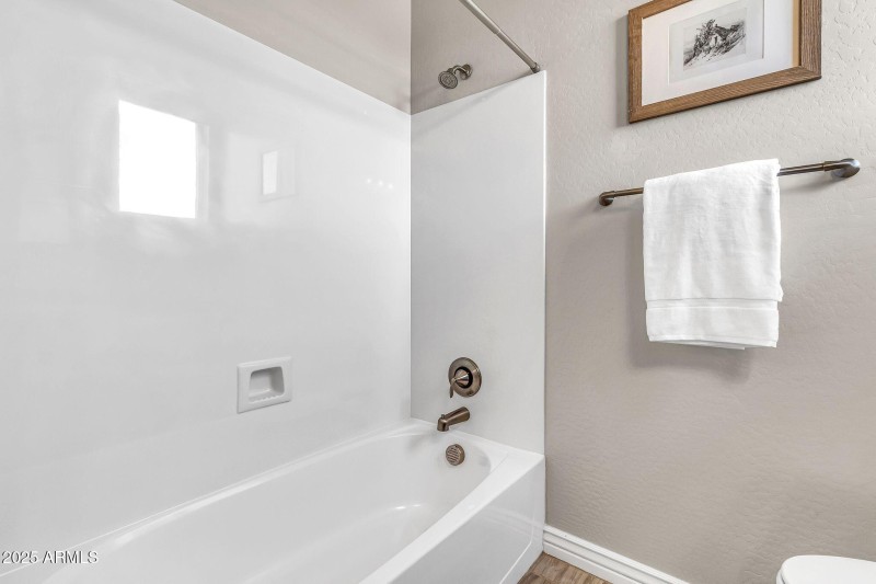 2827 E Bellerive Dr2-40