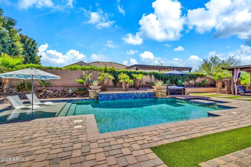 2827 E Bellerive Dr2-47