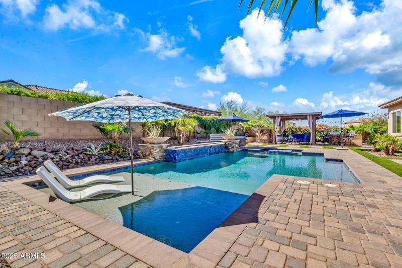 2827 E Bellerive Dr2-50