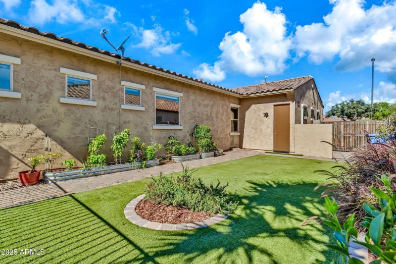 2827 E Bellerive Dr2-52