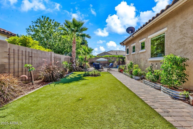 2827 E Bellerive Dr2-53