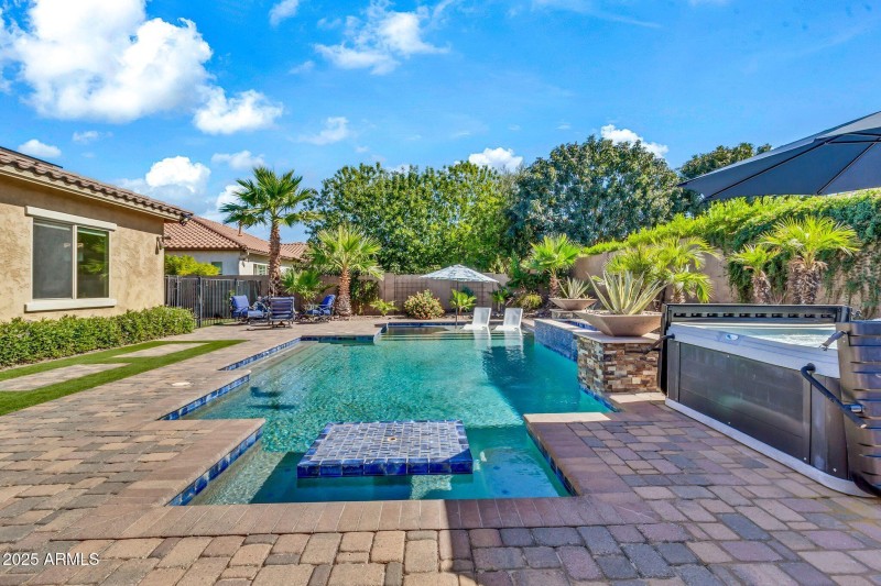 2827 E Bellerive Dr2-54