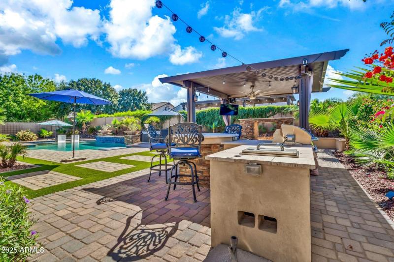 2827 E Bellerive Dr2-60