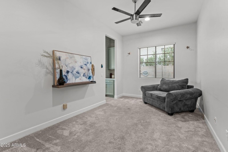 Dining area/bonus space