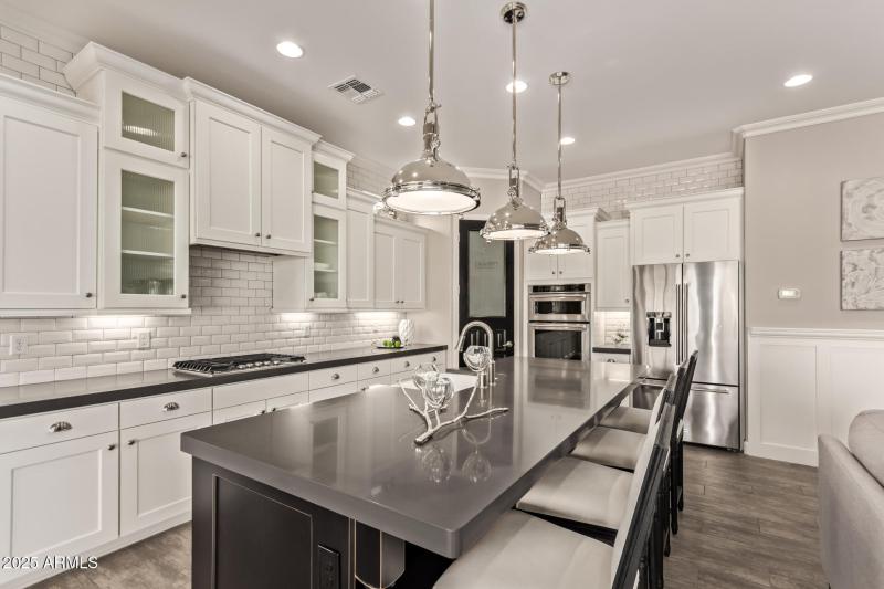 Large Island and Pantry