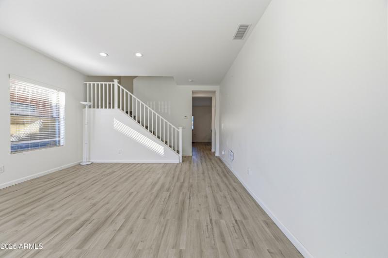 44322 W Cypress Ln-12