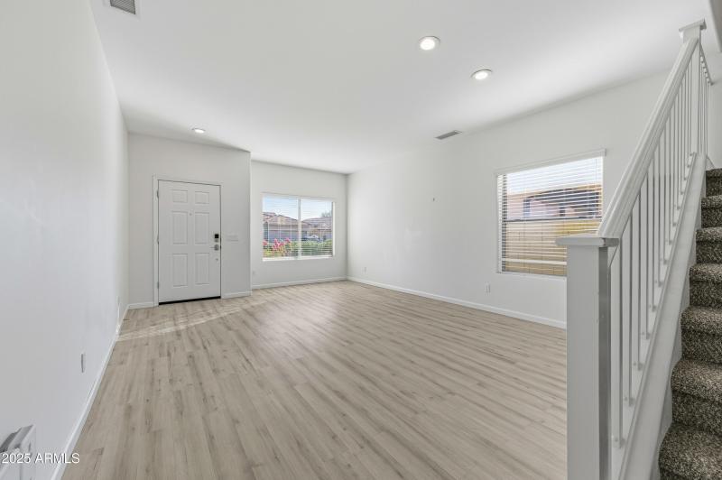 44322 W Cypress Ln-14