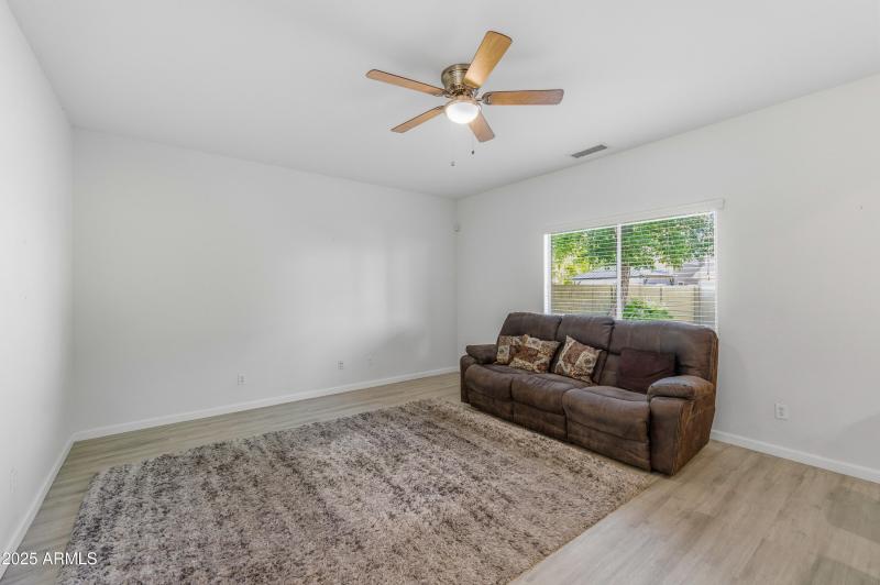 44322 W Cypress Ln-16