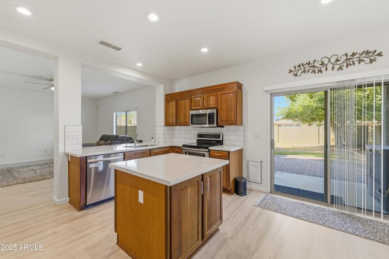 44322 W Cypress Ln-20