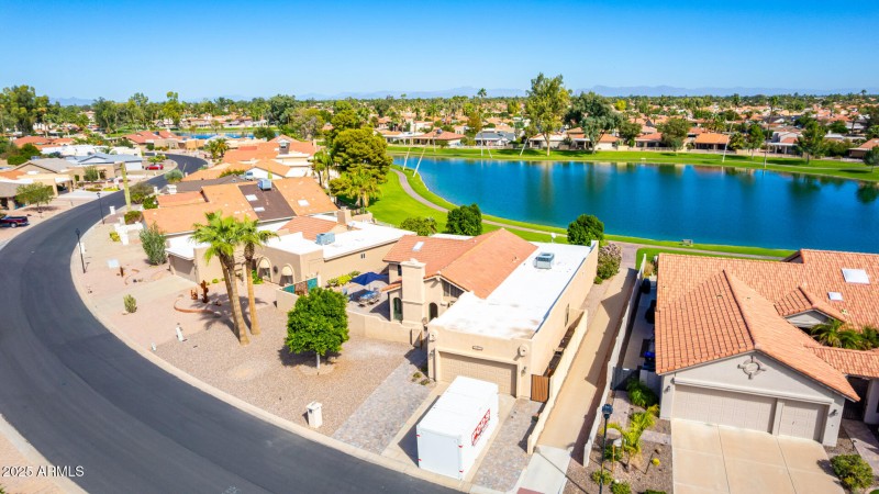 Side with full lakeview