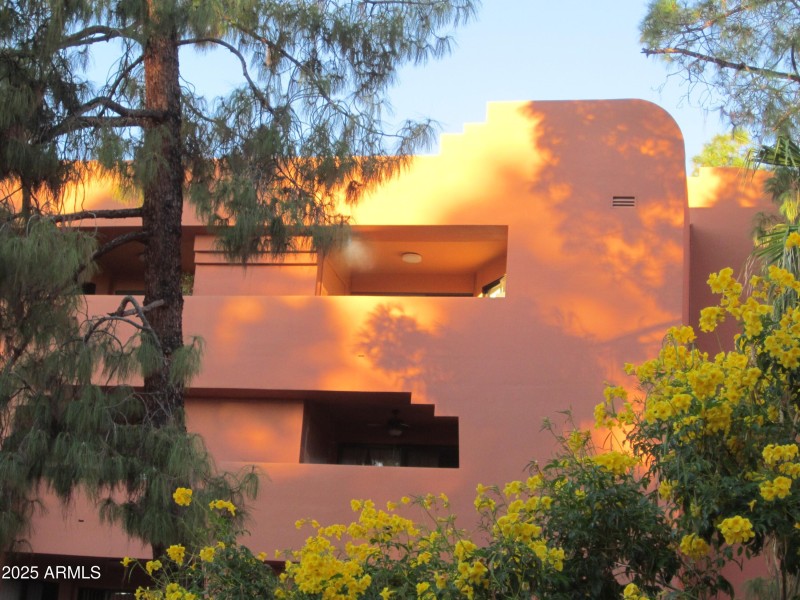 11 413 PEACEFUL TOP FLOOR