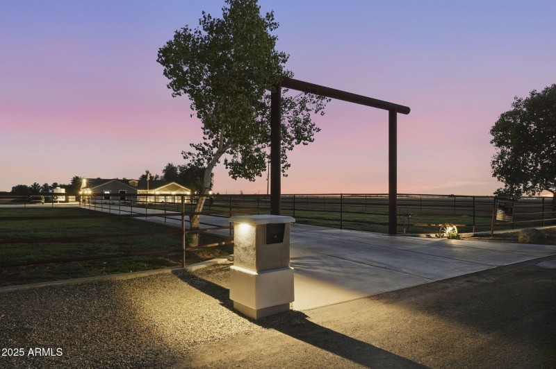 38-web-or-mls-ListerPros - Twilight-30