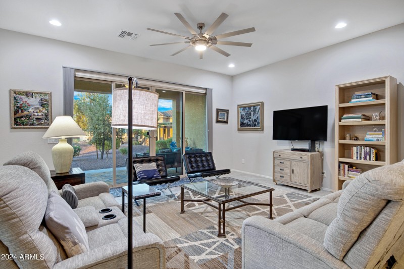 41650 W Harvest Moon Dr-9