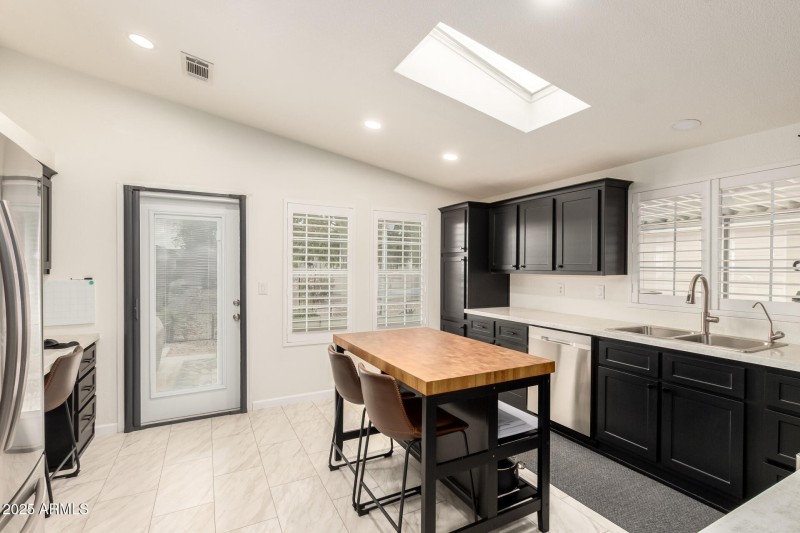 3301 S Goldfield Rd # 2004