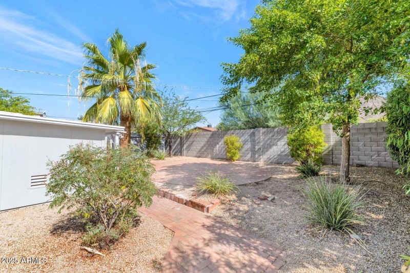 Copy of 316 E Vogel Ave-large-049-023-31