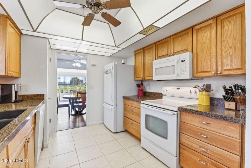 24_10448_W_Tropicana24_mls