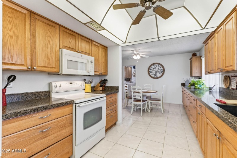 25_10448_W_Tropicana25_mls