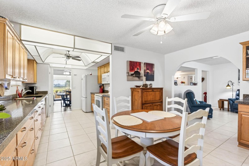 28_10448_W_Tropicana28_mls