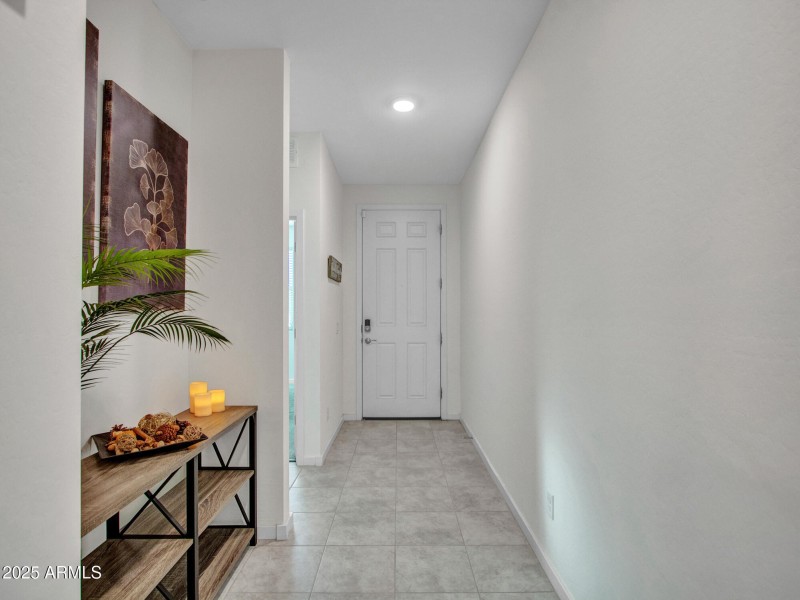 02-Foyer-hallway-(1)