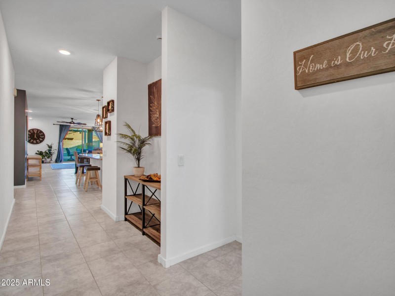 02-Foyer-hallway-(2)