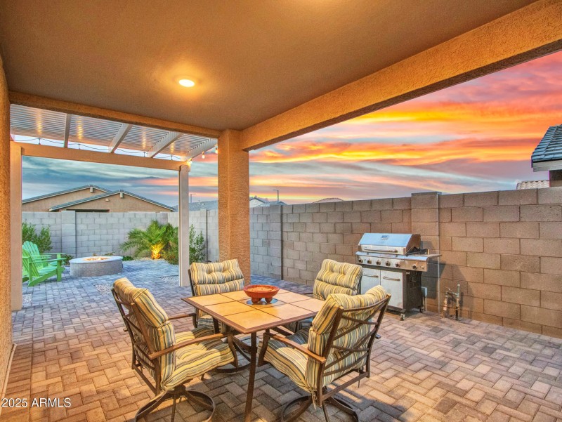 Twilight_02-Patio-(2)