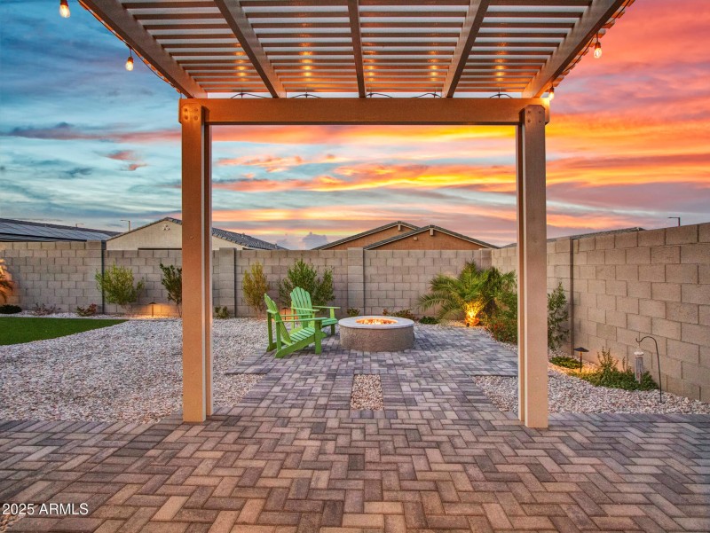 Twilight_03-Backyard-(2)