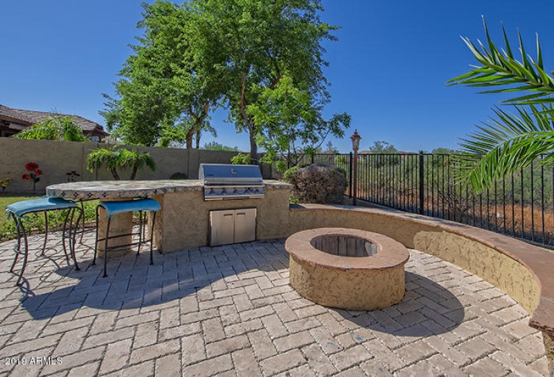 Built-In BBQ & Firepit