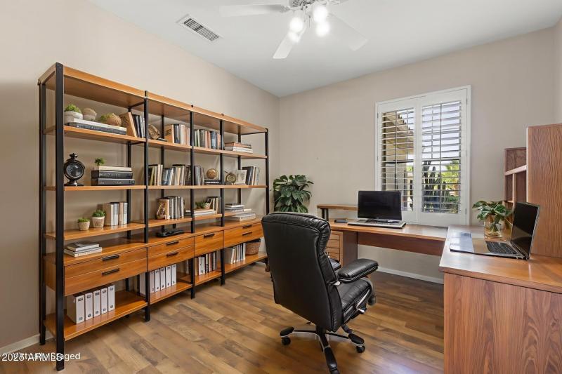 4072-HomeOffice-Modern-17-1