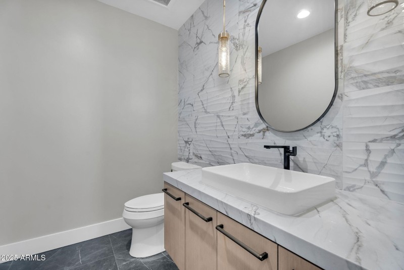 25-web-or-mls-North 39th-53