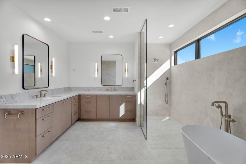 26-web-or-mls-North 39th-23