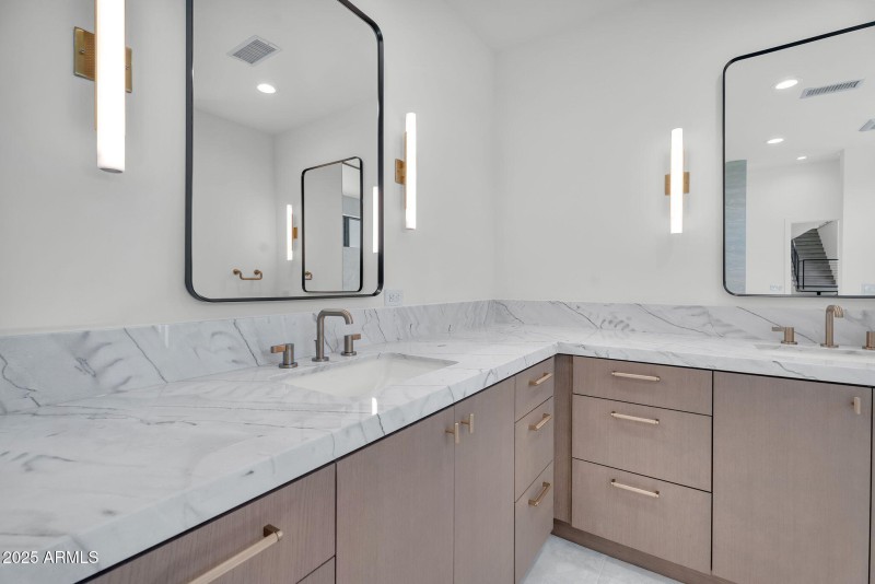 29-web-or-mls-North 39th-30