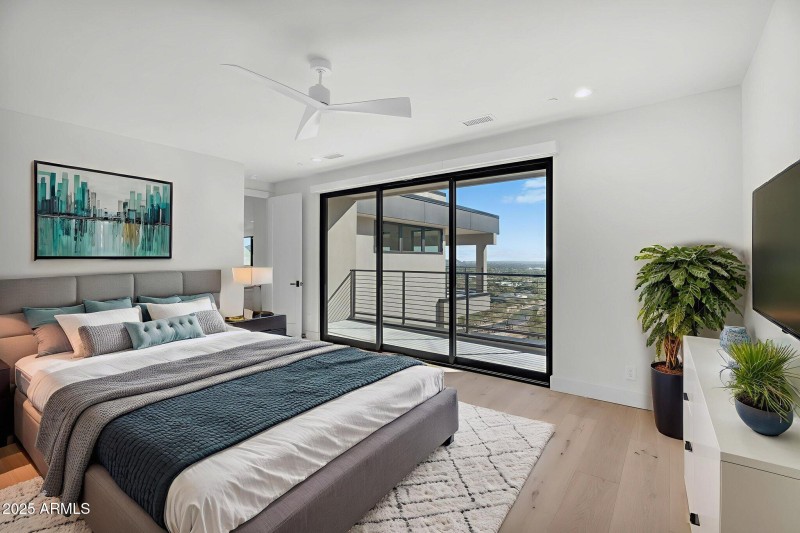 44-web-or-mls-North 39th-44 virtually st