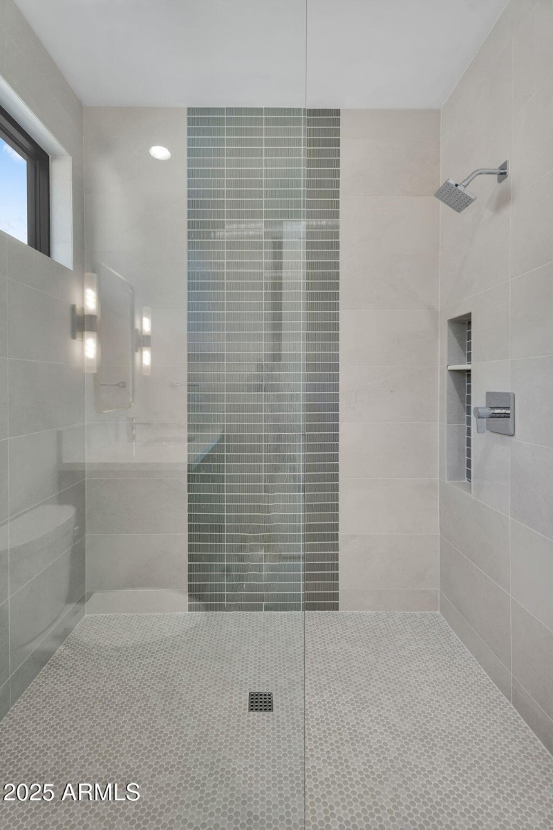 48-web-or-mls-North 39th-47