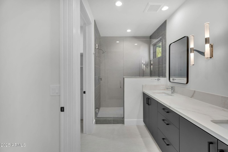 52-web-or-mls-North 39th-64