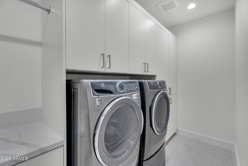 69-web-or-mls-North 39th-56