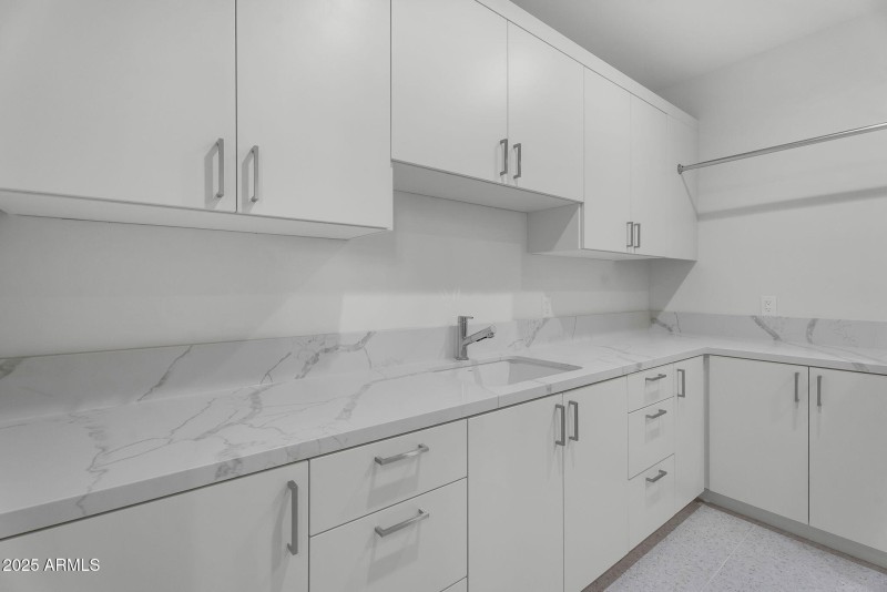 70-web-or-mls-North 39th-57