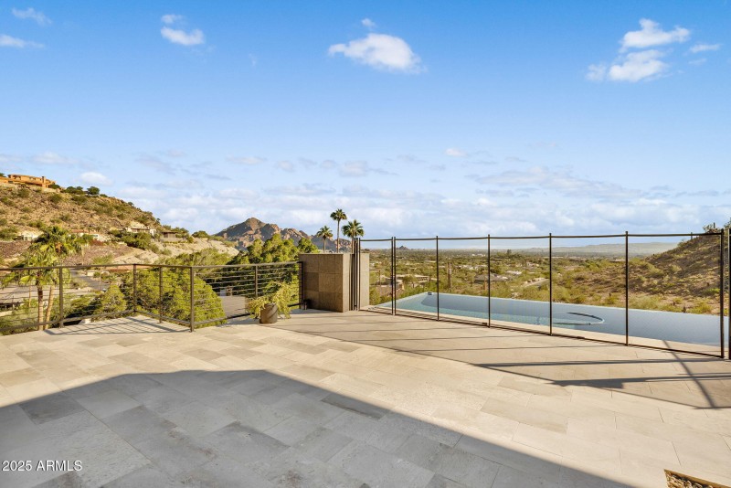 84-web-or-mls-North 39th-82