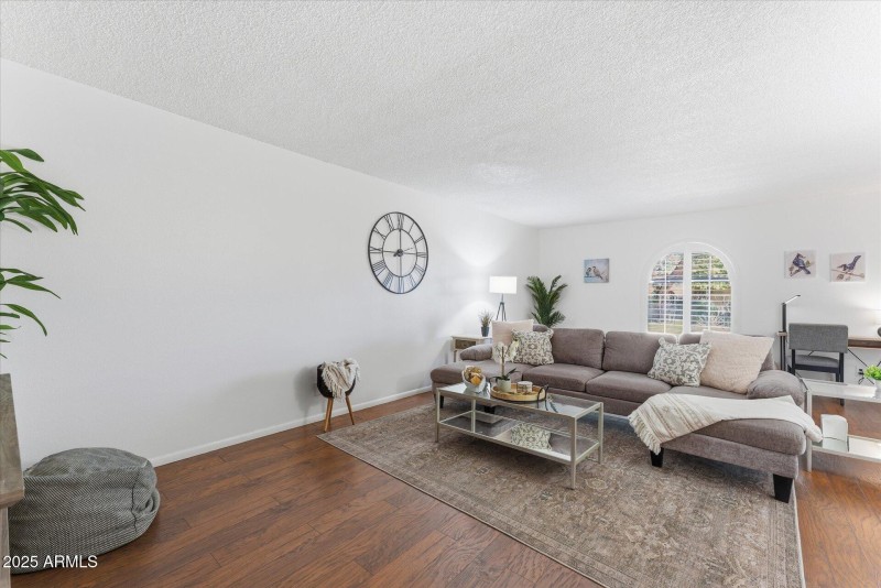 04-003-living-room