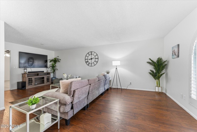 05-004-living-room