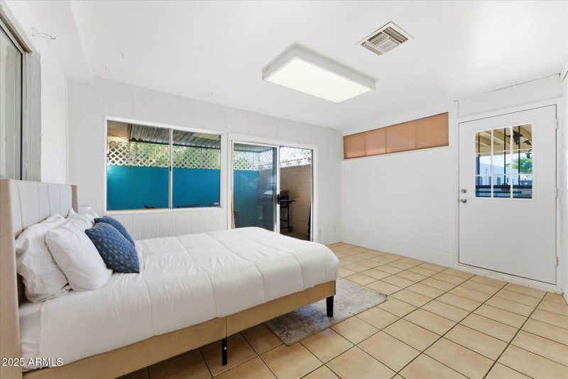 21-020-bedroom-3