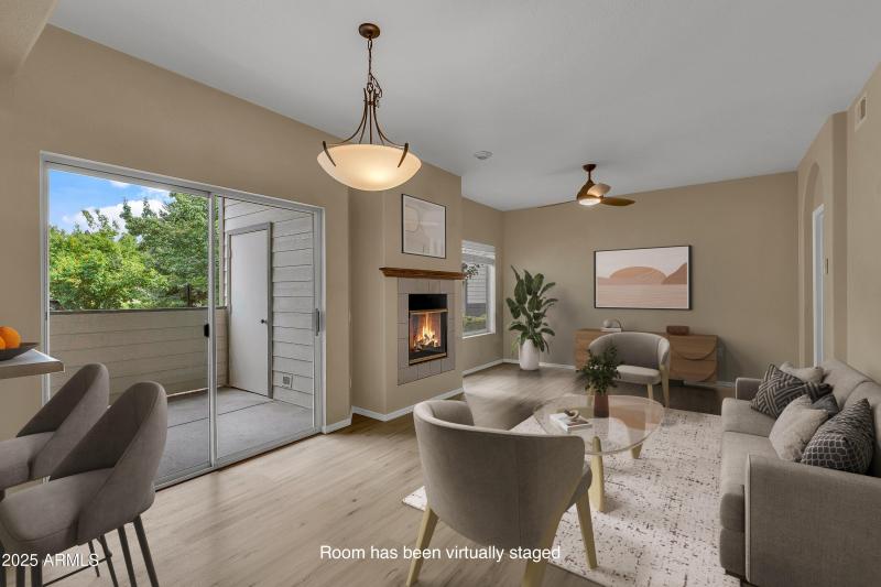 great room with patio doors VS(1)