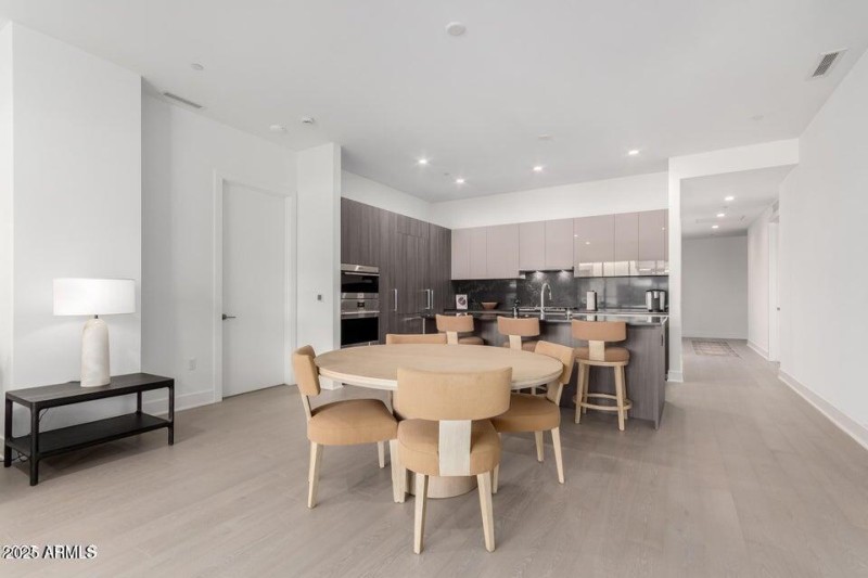 Kitchen & Dinning