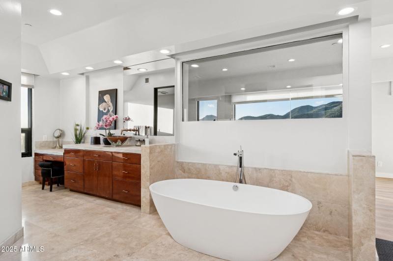 28-web-or-mls-41777-n-111th-pl