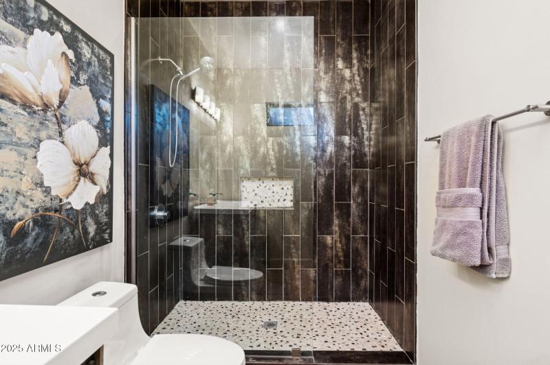 41-web-or-mls-41777-n-111th-pl