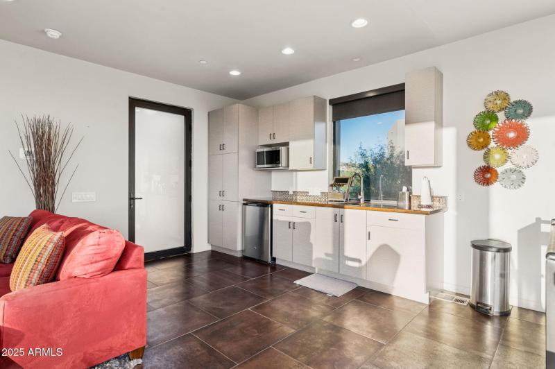 44-web-or-mls-41777-n-111th-pl