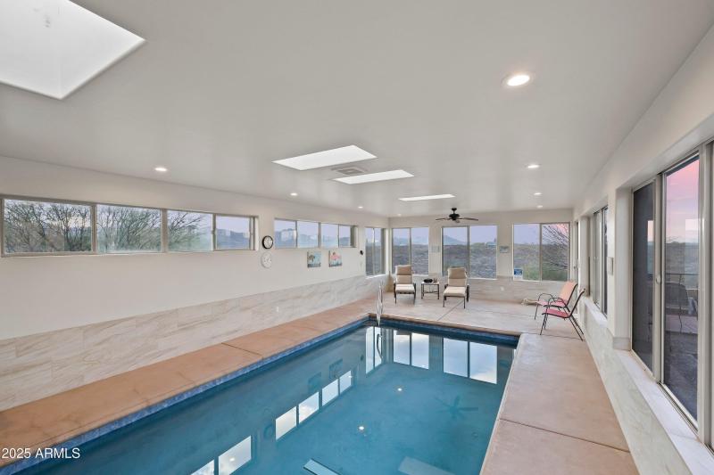 Enclosed Pool Area298