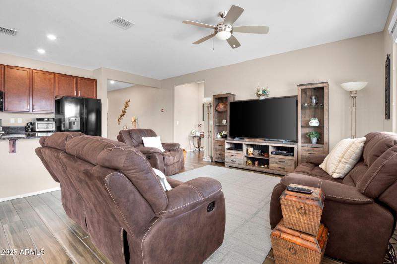 6-web-or-mls-1729 E Chanute Pass-6